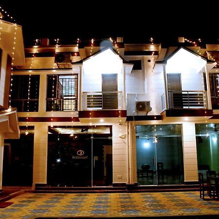Hotel Aayes And Resort Shānti Niketan Esterno foto