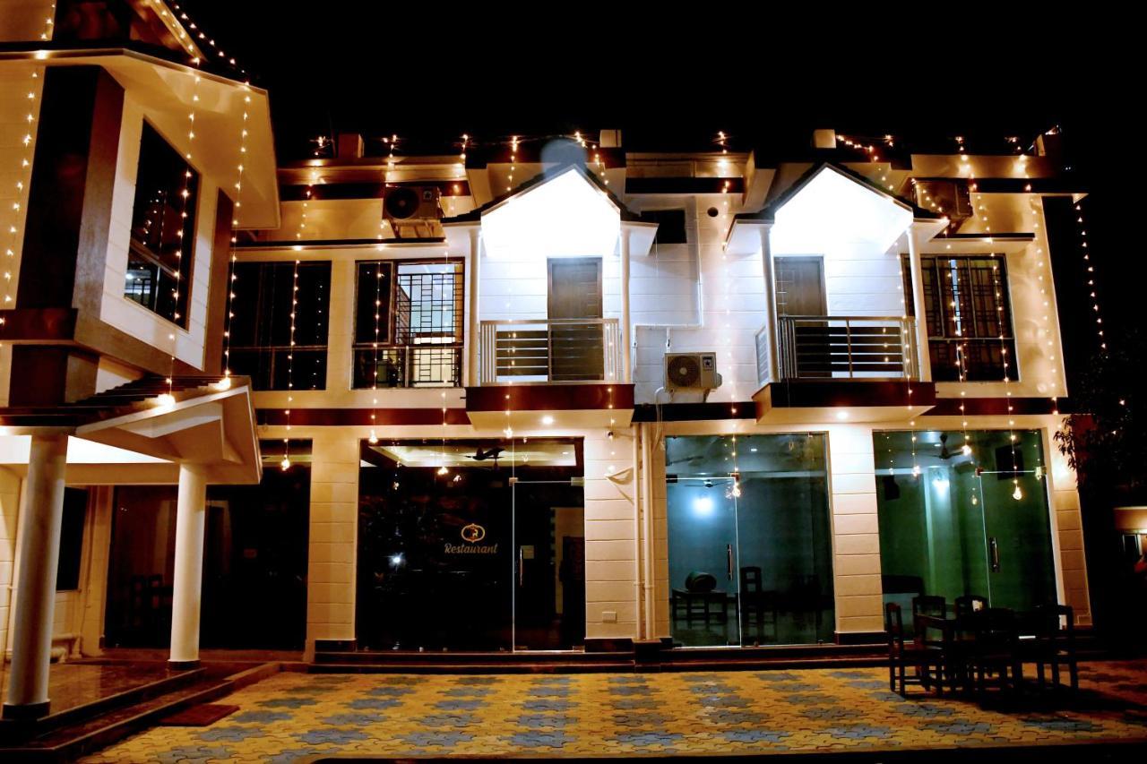 Hotel Aayes And Resort Shānti Niketan Esterno foto
