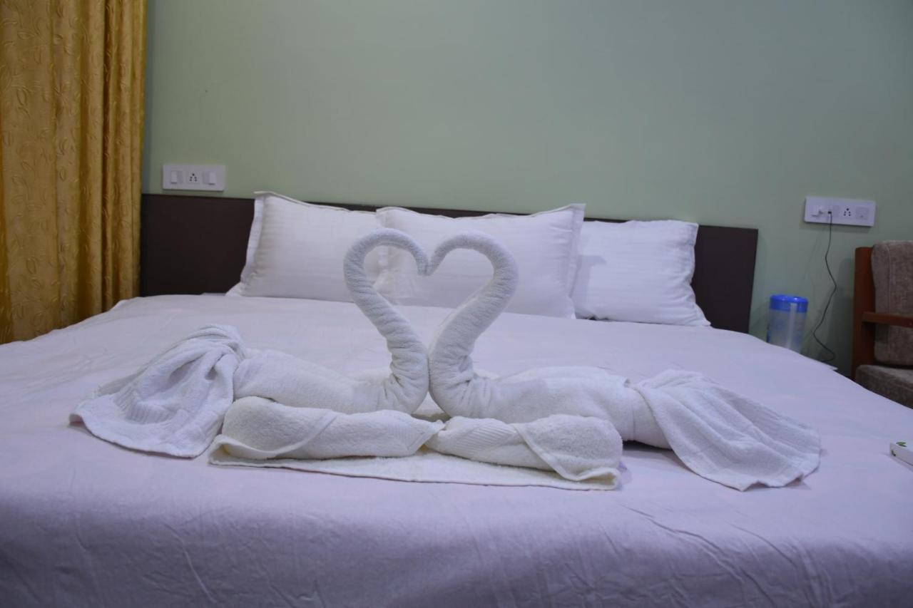 Hotel Aayes And Resort Shānti Niketan Camera foto
