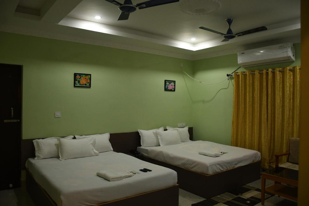 Hotel Aayes And Resort Shānti Niketan Camera foto