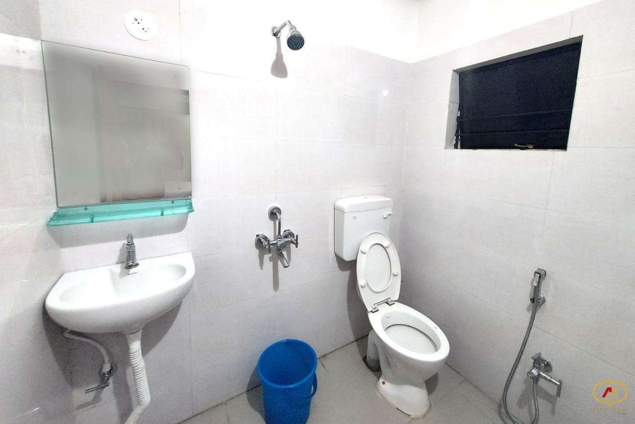 Hotel Aayes And Resort Shānti Niketan Esterno foto